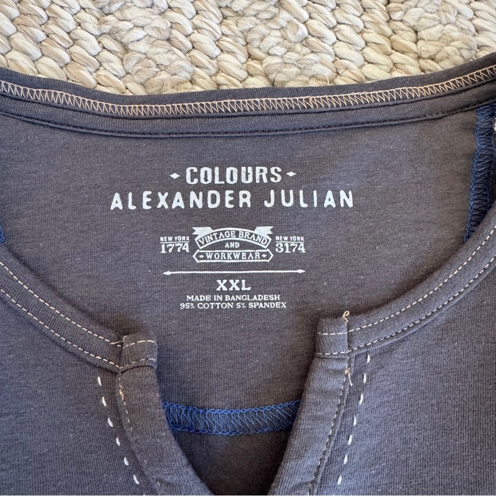 Alexander Julian V-Neck T-Shirt 👕 - Picture 3 of 5